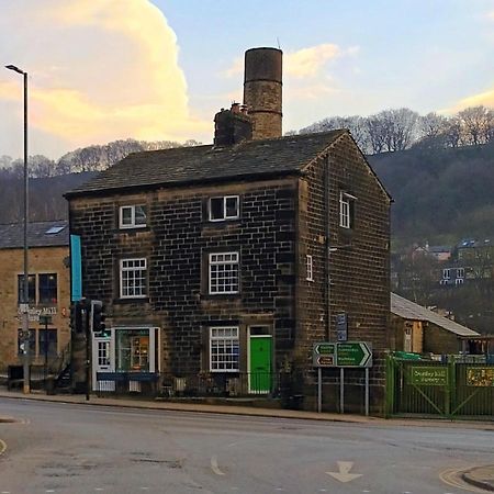 4 Bedroom Period Townhouse In The Heart Of Hebden Hebden Bridge Exterior foto